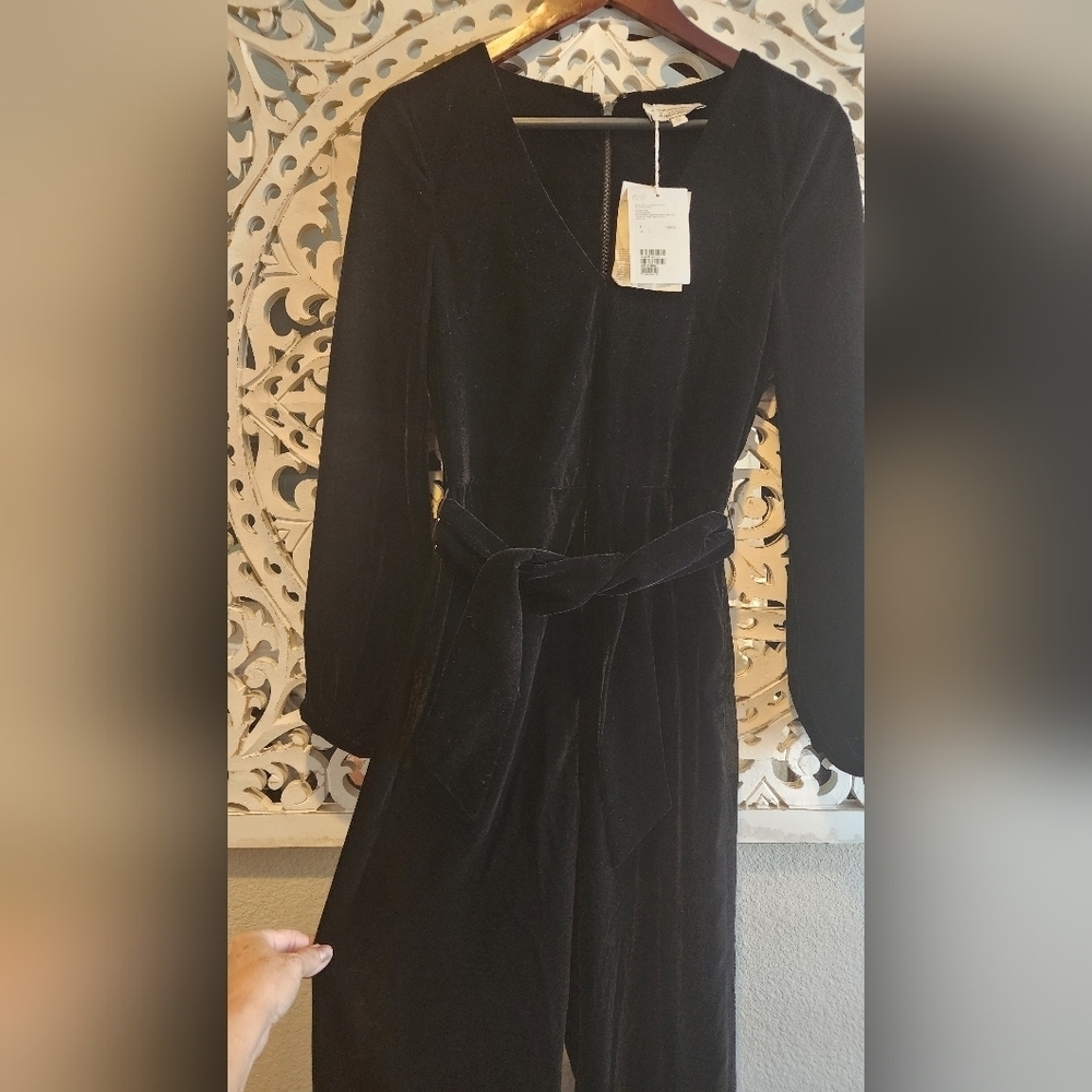 & OTHER STORIES NWT PLUNGING BLACK VELVET JUMPSUIT V NECK SZ 2